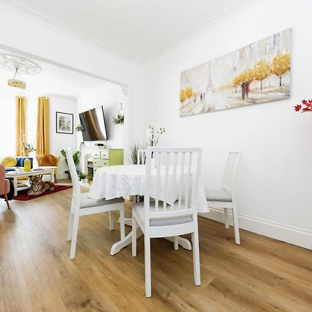 Your Chic 3Br Home Comfort And Style In Лондон Екстер'єр фото