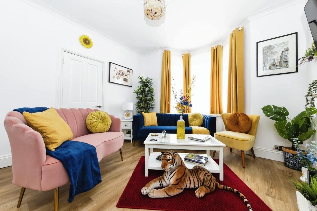 Your Chic 3Br Home Comfort And Style In Лондон Екстер'єр фото