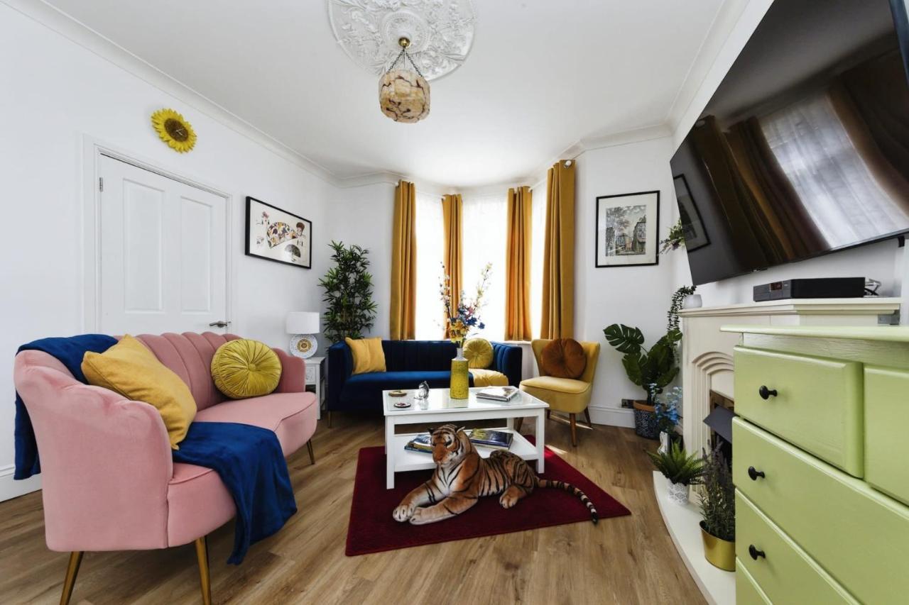 Your Chic 3Br Home Comfort And Style In Лондон Екстер'єр фото