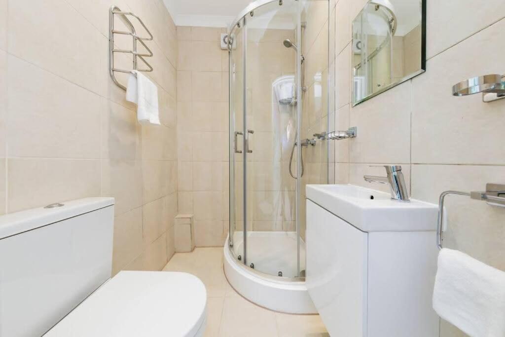 Your Chic 3Br Home Comfort And Style In Лондон Екстер'єр фото