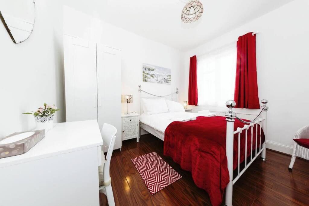 Your Chic 3Br Home Comfort And Style In Лондон Екстер'єр фото