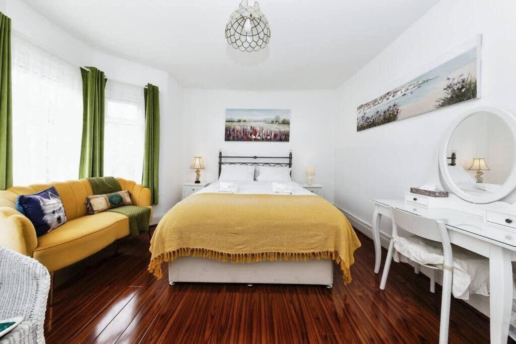 Your Chic 3Br Home Comfort And Style In Лондон Екстер'єр фото