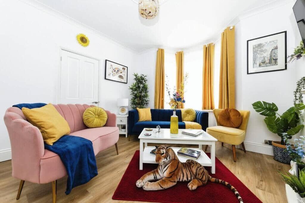 Your Chic 3Br Home Comfort And Style In Лондон Екстер'єр фото